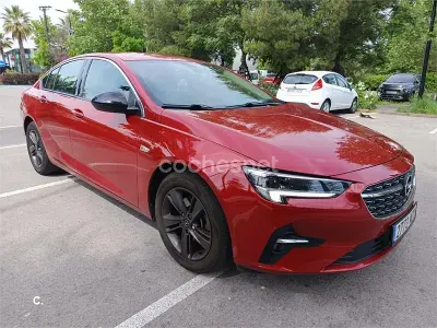 Usado Opel Insignia Business 174 CV (127 kW) 2021 Rojo Berlina