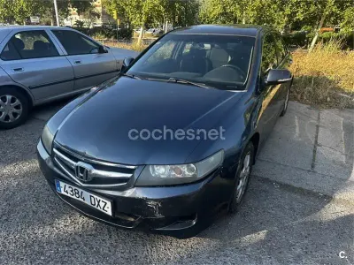 Usado Honda Accord Executive 140 CV (102 kW) 2006 Gris / plata Berlina