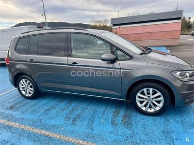 Usado VW Touran Business 110 CV (80 kW) 2018 Gris / plata Monovolumen
