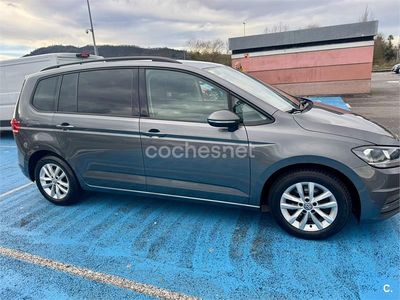 Gris / plata Usado 2018 VW Touran Business Monovolumen | 16.900 € (Un poco caro)