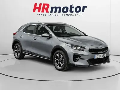 Usado Kia XCeed 136 CV (100 kW) 2022 Gris SUV