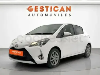 Usado Toyota Yaris Hybrid Active 100 CV (73 kW) 2020 Blanco Berlina