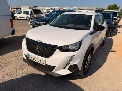 Usado Peugeot 2008 Active 110 CV (80 kW) 2022 Blanco SUV