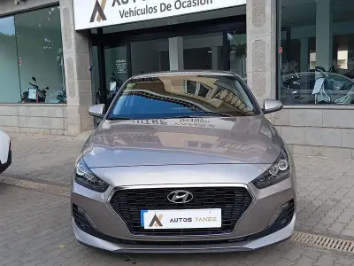 Usado Hyundai i30 Style 140 CV (102 kW) 2019 Beige Berlina