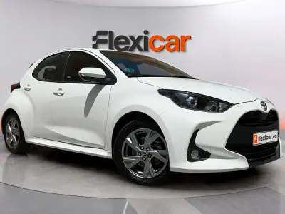 Usado Toyota Yaris Hybrid Active 116 CV (85 kW) 2025 Blanco Berlina