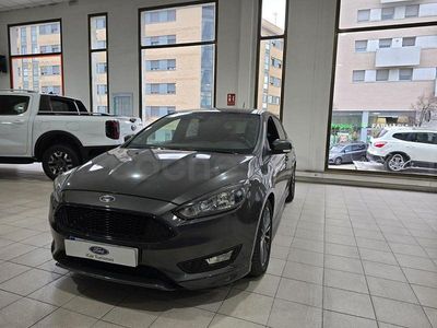 Usado Ford Focus ST-Line 125 CV (91 kW) 2018 Gris / plata Berlina
