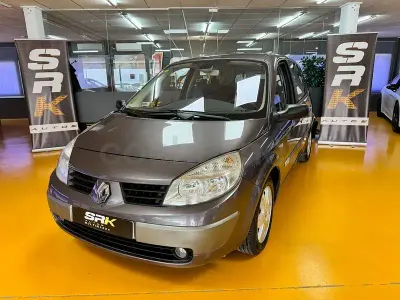 Usado Renault Scénic Dynamique 105 CV (77 kW) 2006 Gris / plata Monovolumen