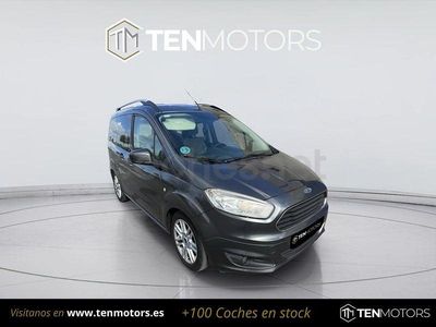 Usado Ford Tourneo Courier Titanium 95 CV (69 kW) 2016 Gris / plata Monovolumen