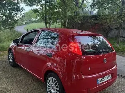 Usado Fiat Punto Active 75 CV (55 kW) 2010 Rojo Utilitario