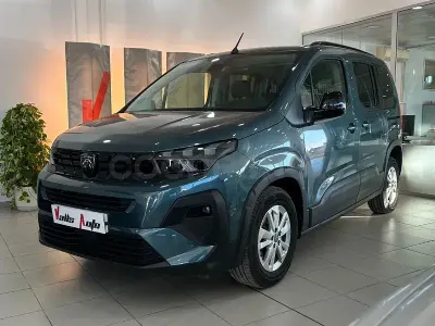 Usado Peugeot Rifter Allure 100 CV (73 kW) 2024 Azul Monovolumen