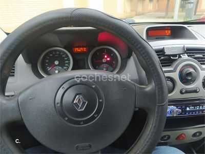 Blanco Usado 2004 Renault Mégane II Authentique Berlina | 2500 € (Precio justo)