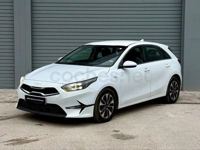 Usado Kia Ceed 100 CV (73 kW) 2025 Blanco Utilitario
