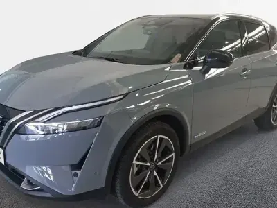 Usado Nissan Qashqai Tekna 190 CV (139 kW) 2023 Katana grey con techo midnight SUV