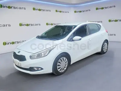 Usado Kia Ceed GT 90 HP (66 kW) 2015 Branco Sedan