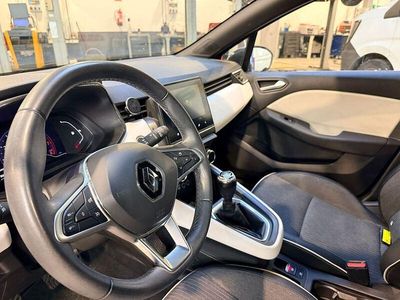 Usado Renault Clio V Techno 101 CV (74 kW) 2023 Gris Berlina