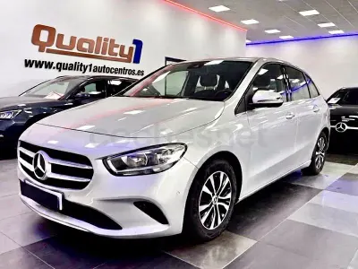 Usado Mercedes B180 116 CV (85 kW) 2019 Gris / plata Utilitario