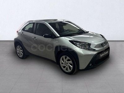 Usado Toyota Aygo X Play 72 CV (52 kW) 2024 Gris / plata SUV