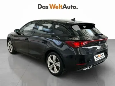 Usado Seat Leon FR 130 CV (95 kW) 2023 Negro