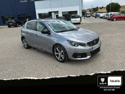 Usado Peugeot 308 Allure 130 CV (95 kW) 2019 Gris / plata Berlina