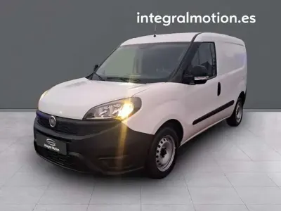 Usado Fiat Doblò 95 CV (69 kW) 2019 Blanco Monovolumen