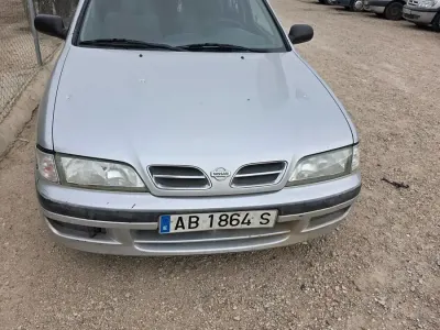 Usado Nissan Primera 90 CV (66 kW) 1999 Gris Familiar