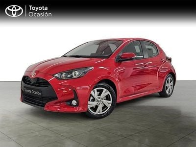 Usado Toyota Yaris Active 116 CV (85 kW) 2024 Rojo Utilitario