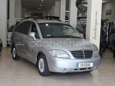 Usado Ssangyong (KGM) Rodius Limited 165 CV (121 kW) 2010 Gris / plata Monovolumen