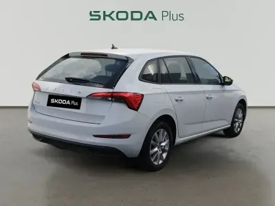 Usado Skoda Scala Active 110 CV (80 kW) 2022 Blanco Utilitario