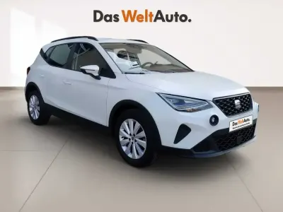 Usado Seat Arona Style Plus 110 CV (80 kW) 2022 Blanco SUV