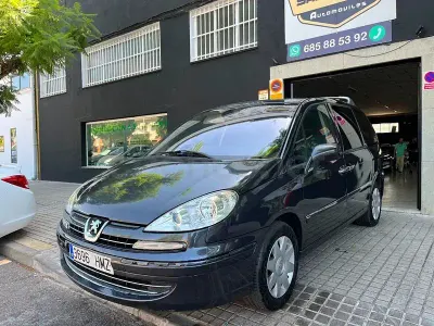 Usado Peugeot 807 Premium 136 CV (100 kW) 2010 Negro Monovolumen