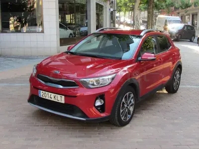 Usado Kia Stonic 120 CV (88 kW) 2018 Rojo SUV