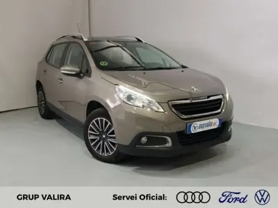 Usado Peugeot 2008 Active 92 CV (67 kW) 2014 Gris SUV