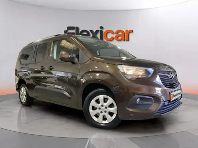 Usado Opel Combo Elegance 131 CV (96 kW) 2020 Marrón Monovolumen