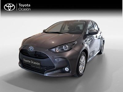 Usado Toyota Yaris Hybrid Active 116 CV (85 kW) 2021 Gris / plata Berlina