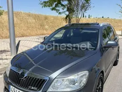 Usado Skoda Octavia RS 200 CV (147 kW) 2011 Gris / plata Berlina