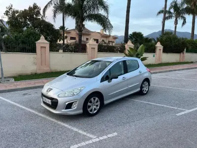 Usado Peugeot 308 Access 120 HP (88 kW) 2012 Cinzento Citadino