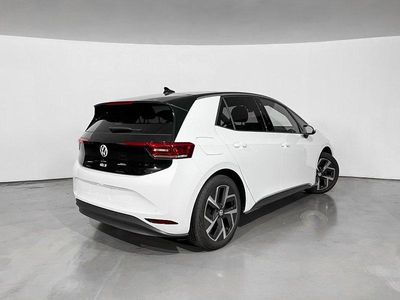Usado VW ID.3 Pro 150 kW (204 CV) 2025 Blanco glaciar metalizado con techo negro Utilitario