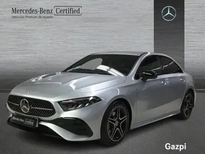 Usado Mercedes A180 AMG line 116 CV (85 kW) 2025 Gris / plata Berlina