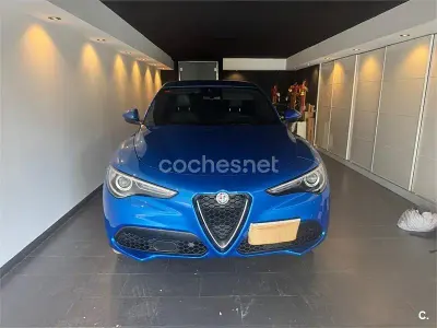 Usado Alfa Romeo Stelvio Executive 280 CV (205 kW) 2019 Azul SUV