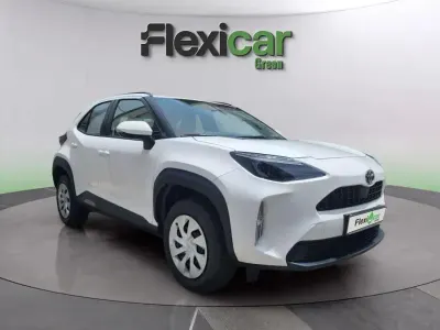 Usado Toyota Yaris Active 130 CV (95 kW) 2026 Blanco Utilitario