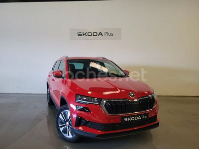Usado Skoda Karoq Selection 110 CV (80 kW) 2024 Rojo SUV