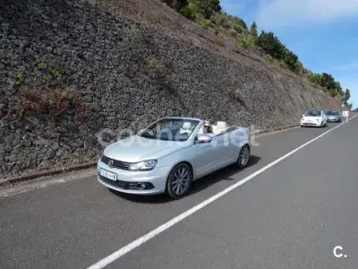 Usado VW Eos 140 CV (102 kW) 2012 Gris / plata Descapotable