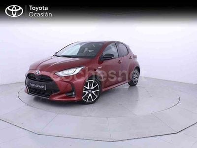 Rojo Usado 2021 Toyota Yaris Hybrid Style Berlina | 16.975 € (Precio justo)