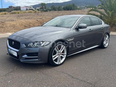 Usado Jaguar XE R-Sport 180 CV (132 kW) 2016 Gris / plata Berlina