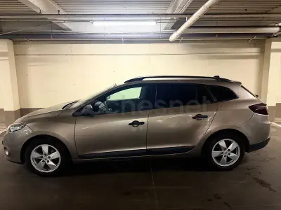 Usado Renault Mégane GrandTour Expression 105 CV (77 kW) 2010 Beige Familiar