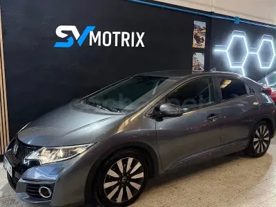 Usado Honda Civic Elegance 120 CV (88 kW) 2015 Gris / plata Berlina