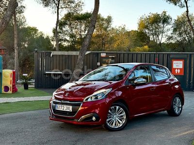 Rojo Usado 2016 Peugeot 208 Style Utilitario | 8499 € (Precio justo)