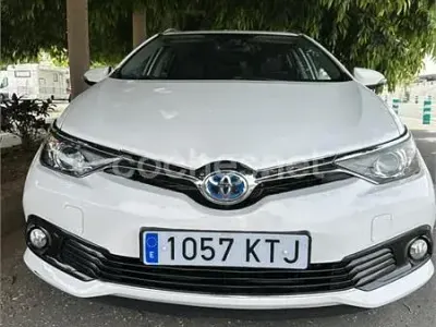 Usado Toyota Auris Hybrid Active 136 CV (100 kW) 2019 Blanco Familiar