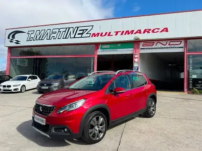Usado Peugeot 2008 Allure 120 CV (88 kW) 2016 Granate SUV