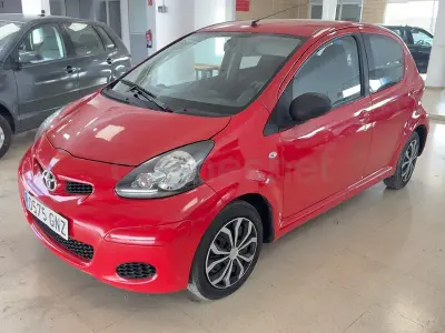 Używany Toyota Aygo 68 KM (50 kW) 2009 Czerwony Hatchback